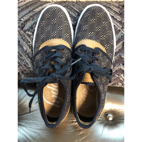 camel colored tennis shoes